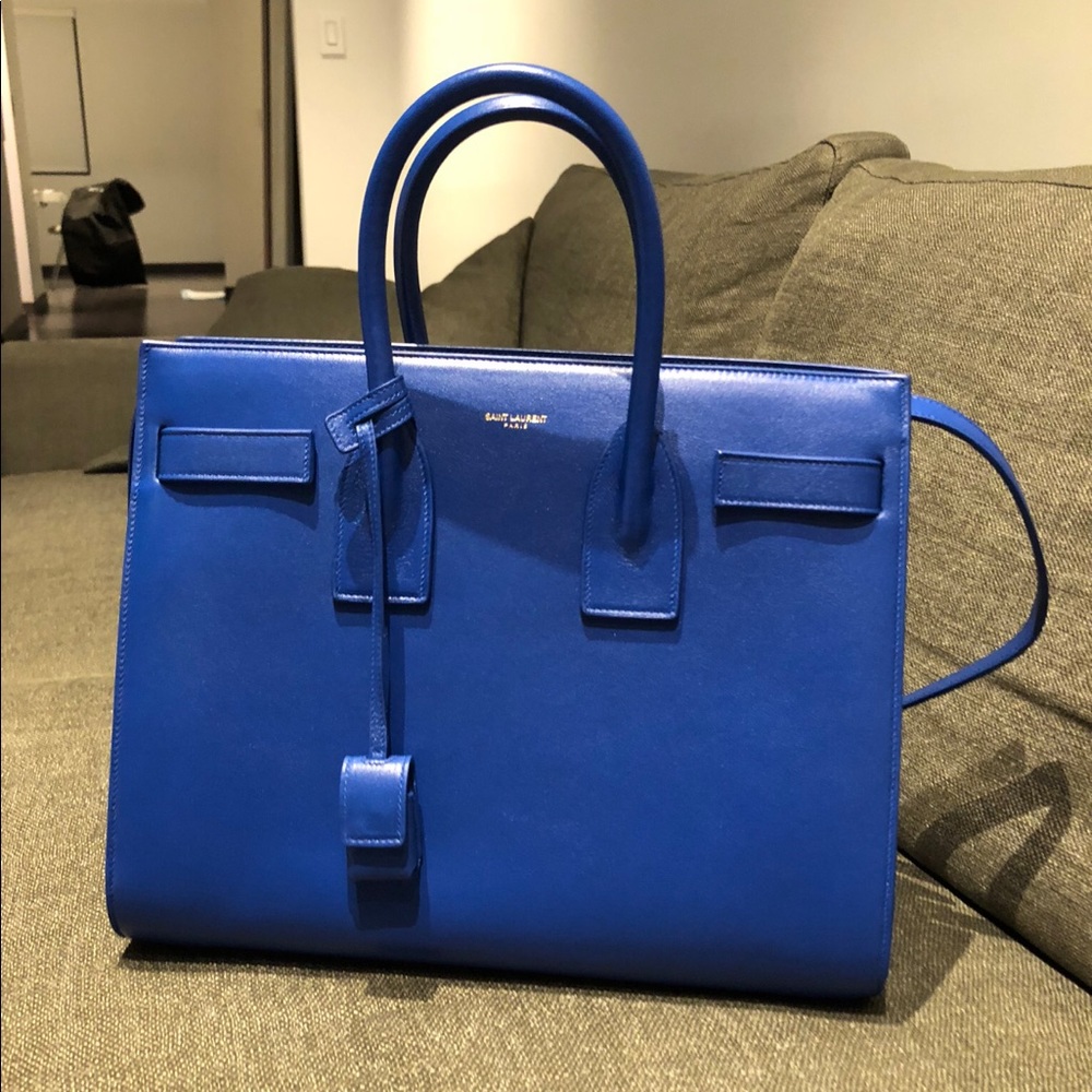 Small sac de jour barely used in royal blue